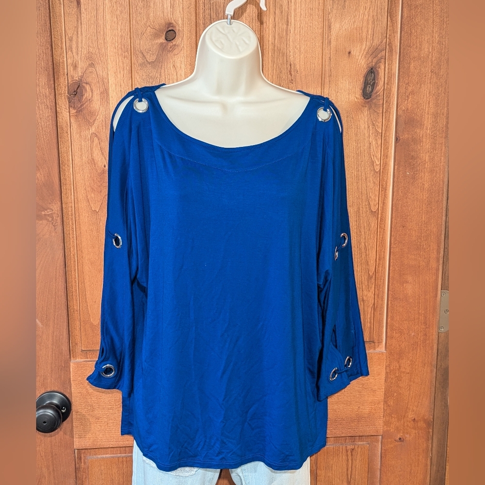 Chic Blue Grommetβ Sleeve Blouse